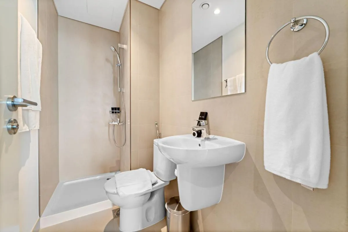 ⁨Luxury 4BR with full Burj Khalifa and Fountain View - 5Min to Dubai Mall⁩ — صورة 45
