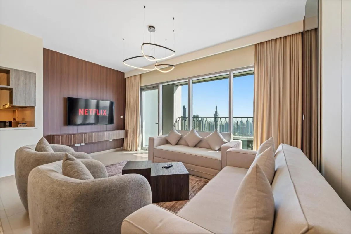 ⁨Luxury 4BR with full Burj Khalifa and Fountain View - 5Min to Dubai Mall⁩ — صورة 3