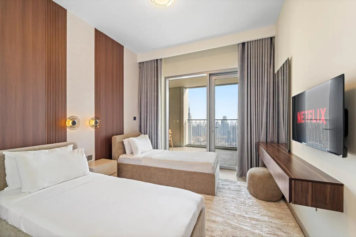⁨Luxury 4BR with full Burj Khalifa and Fountain View - 5Min to Dubai Mall⁩ — صورة 28