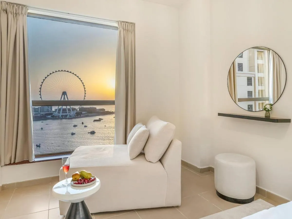 جميرا Beachfront with Ain View and سي View 2BR