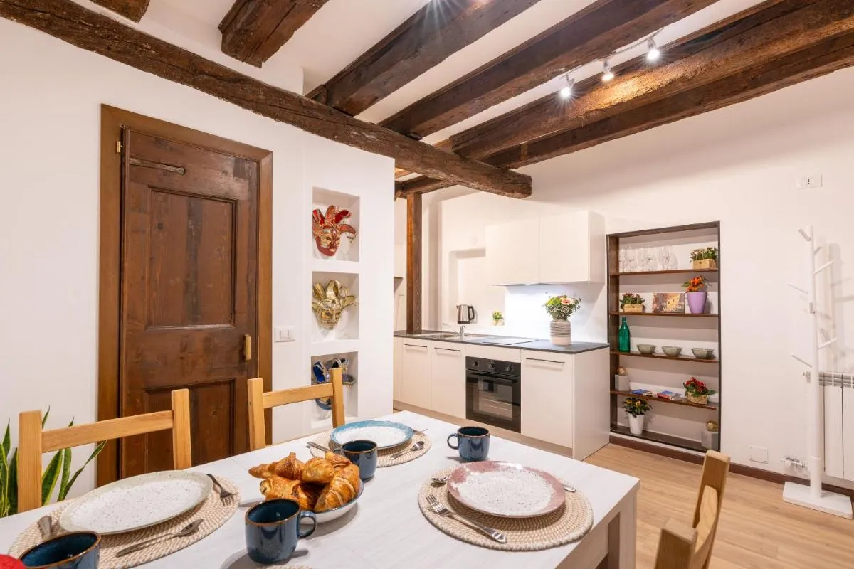 8 مينوتي بيدي دا بياززا سان ماركو كنتراليسسيمو - البندقية، إيطاليا