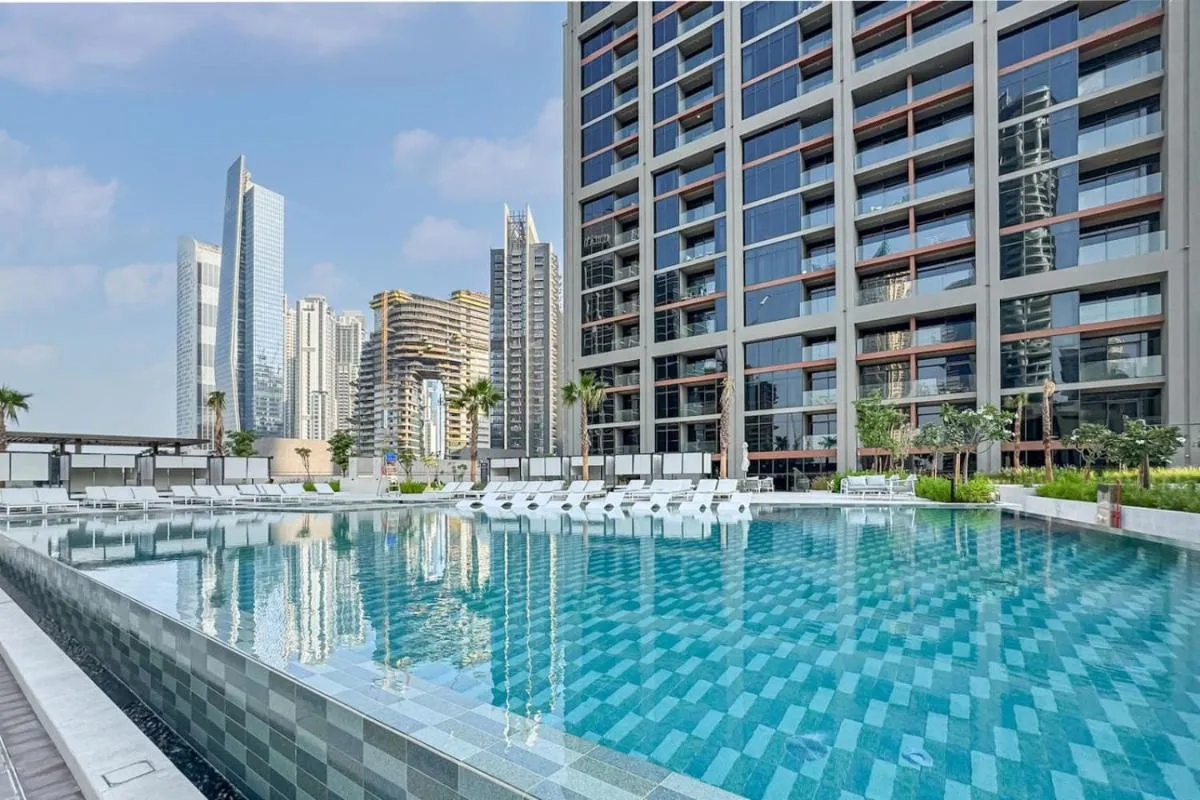 موديرن ستوديو ين ذا بينينسولا وني ويته سانال فييوس - دبي، الإمارات