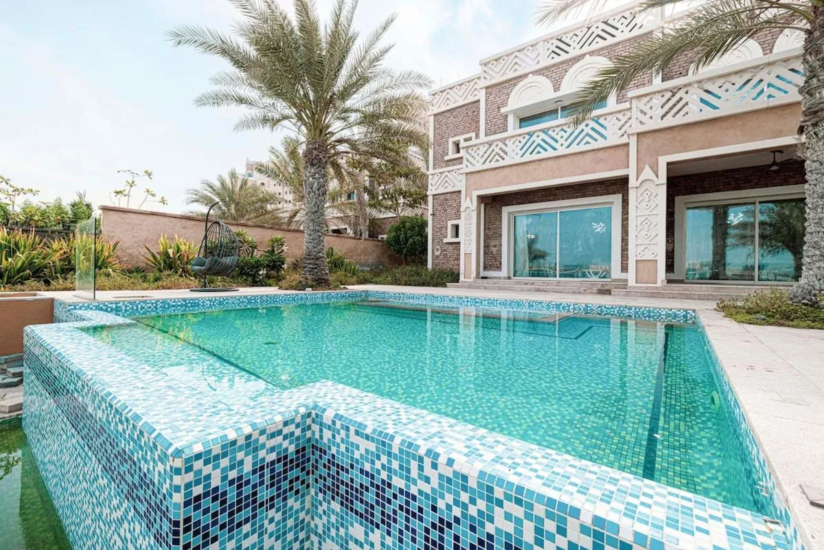 Villa with Private Pool in Palm Jumeirah — صورة 2