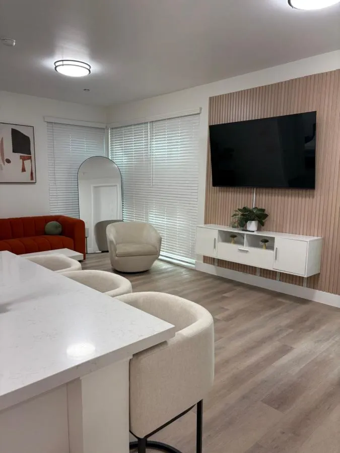 مودرن كريبتو لاكجري ليفينغ — صورة 3