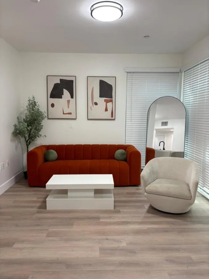 مودرن كريبتو لاكجري ليفينغ — صورة 2