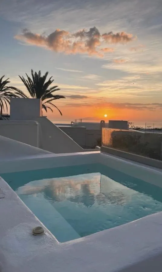 ولدتوون فيرا - سانتوريني، اليونان