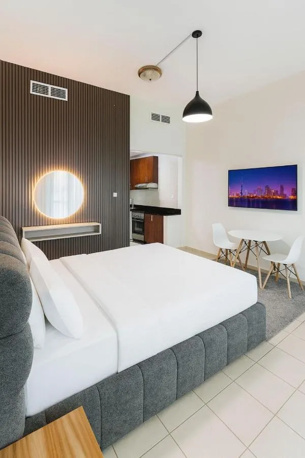 High-Floor Studio with Stunning Lake View in Dubai Marina — صورة 2