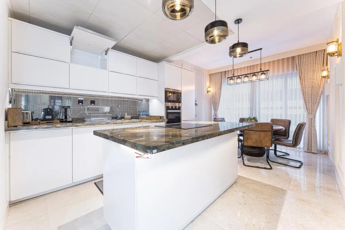 Homeeza Luxury 2BR Apartment Sea Views Dubai Marina — صورة 4