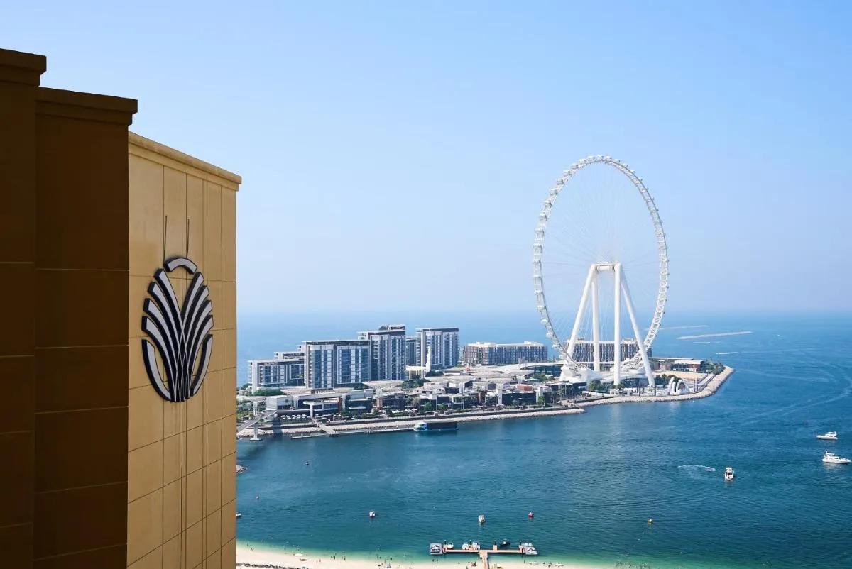 أمواج روتانا جميرا بيتش
