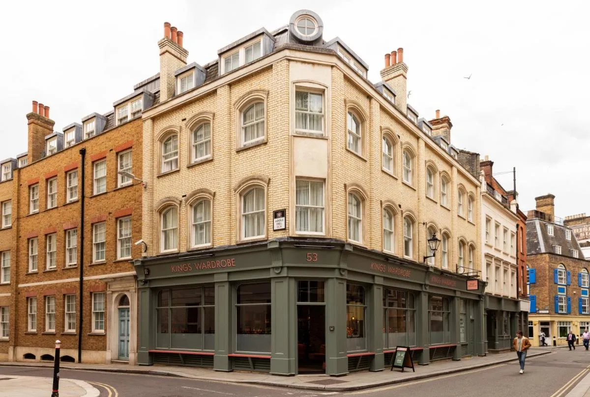 ناتيف كينغز واردروب سانت بولس لندن — صورة 3