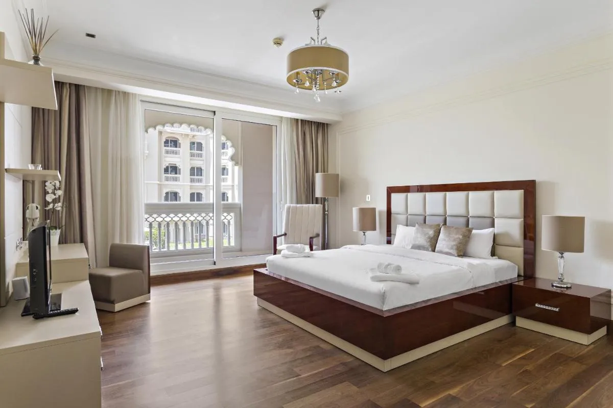 VayK - Stylish 1BR in Palm Jumeirah with Secluded Beach Access