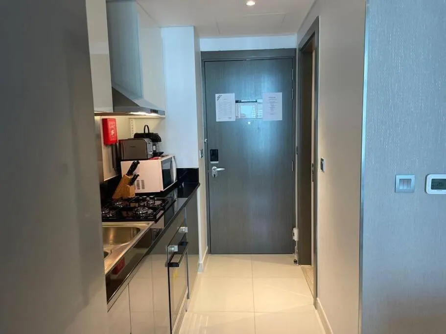 ⁨Canal View, Luxurious Studio In Downtown Dubai⁩ — صورة 5