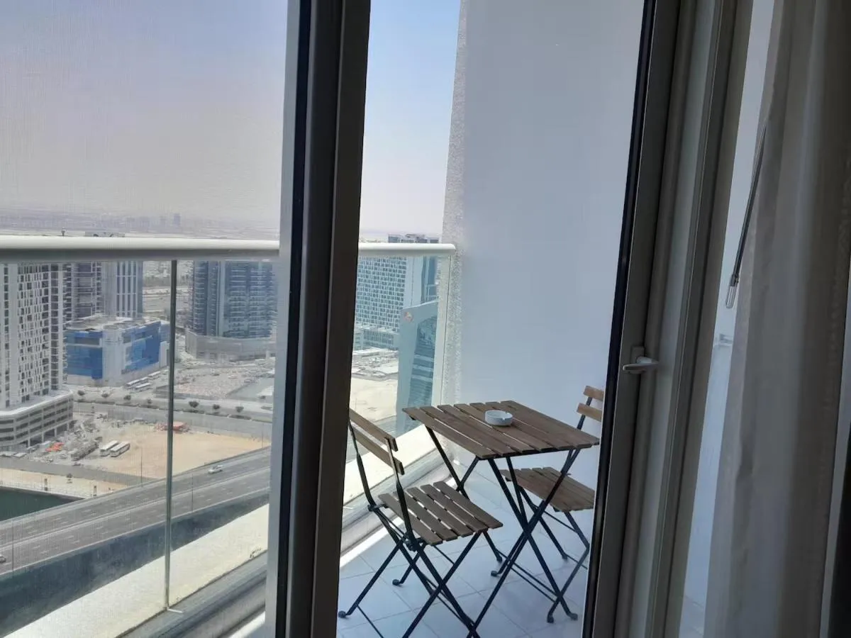 ⁨Canal View, Luxurious Studio In Downtown Dubai⁩ — صورة 17