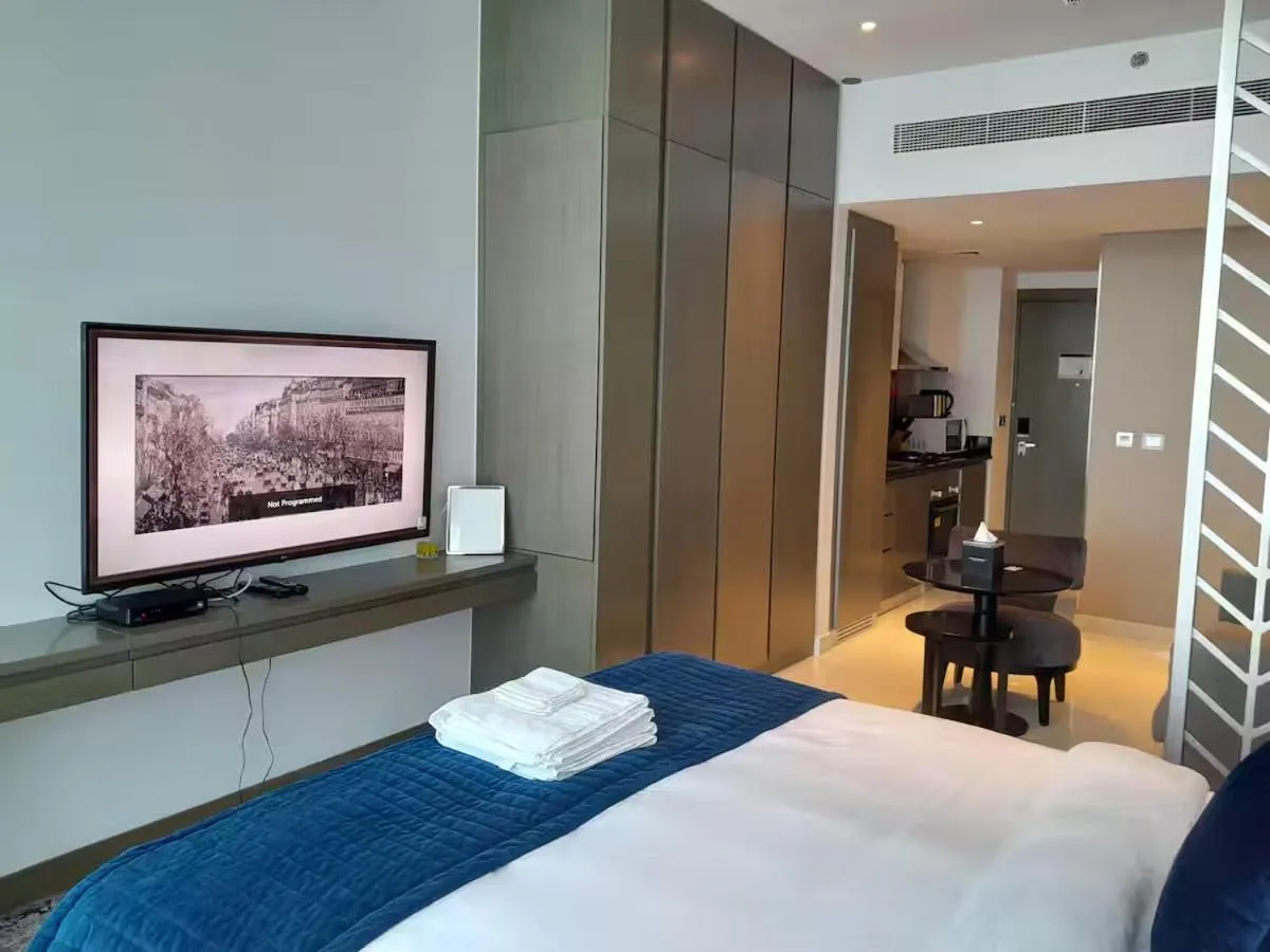⁨Canal View, Luxurious Studio In Downtown Dubai⁩ — صورة 18