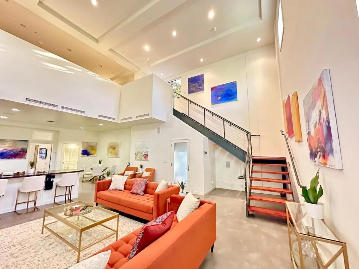 غاللري سبيشس بد با توو كينغ بدز - لوس أنجلوس، الولايات المتحدة