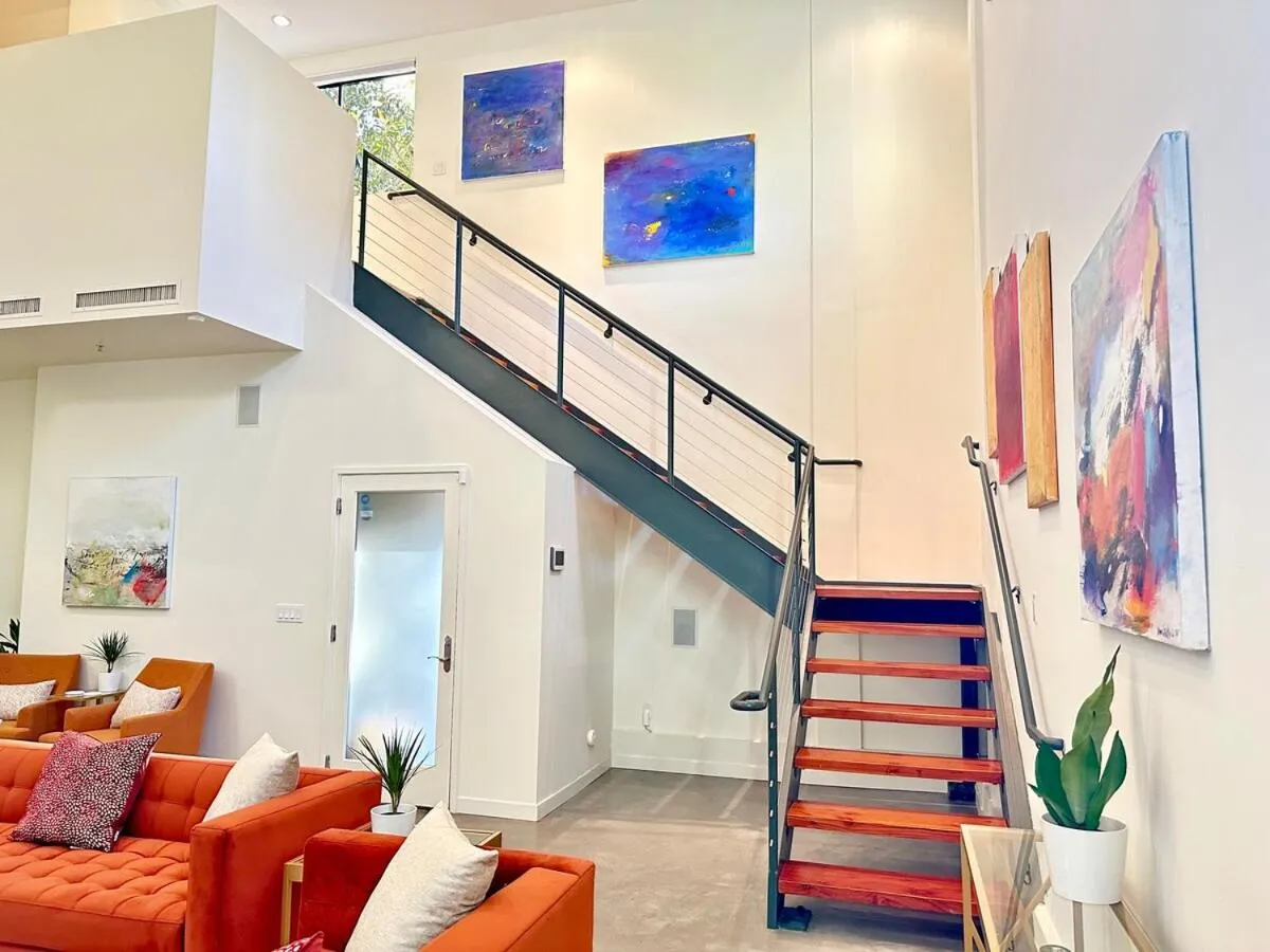 غاللري سبيشس بد با توو كينغ بدز — صورة 4