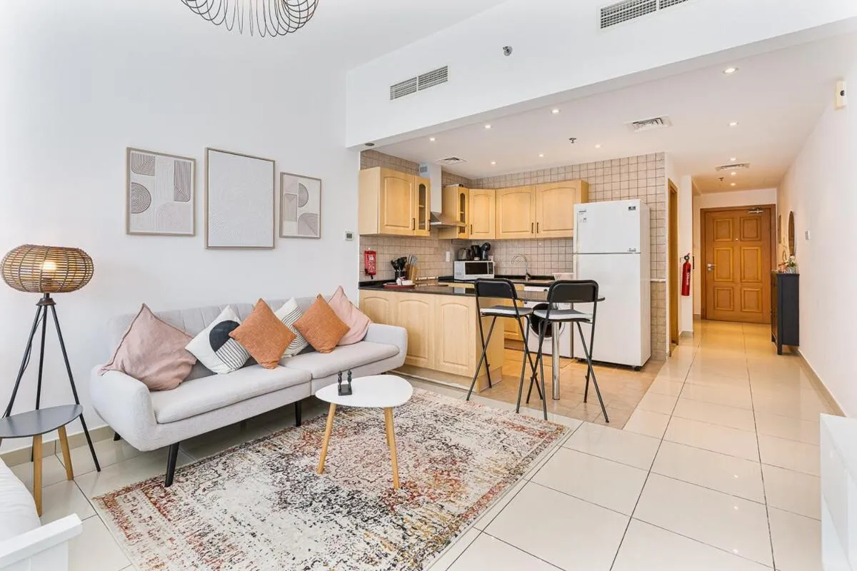 Modern Cozy Studio Near Dubai Marina — صورة 2
