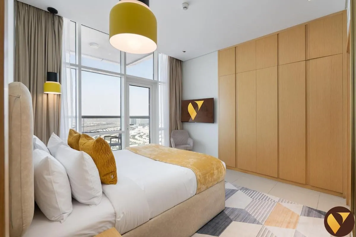 Vogue JVT Novotel near Springs Souk Mall, One Bedroom apartment with Balcony and Vibrant Community View, Access to all Amenities — صورة 4