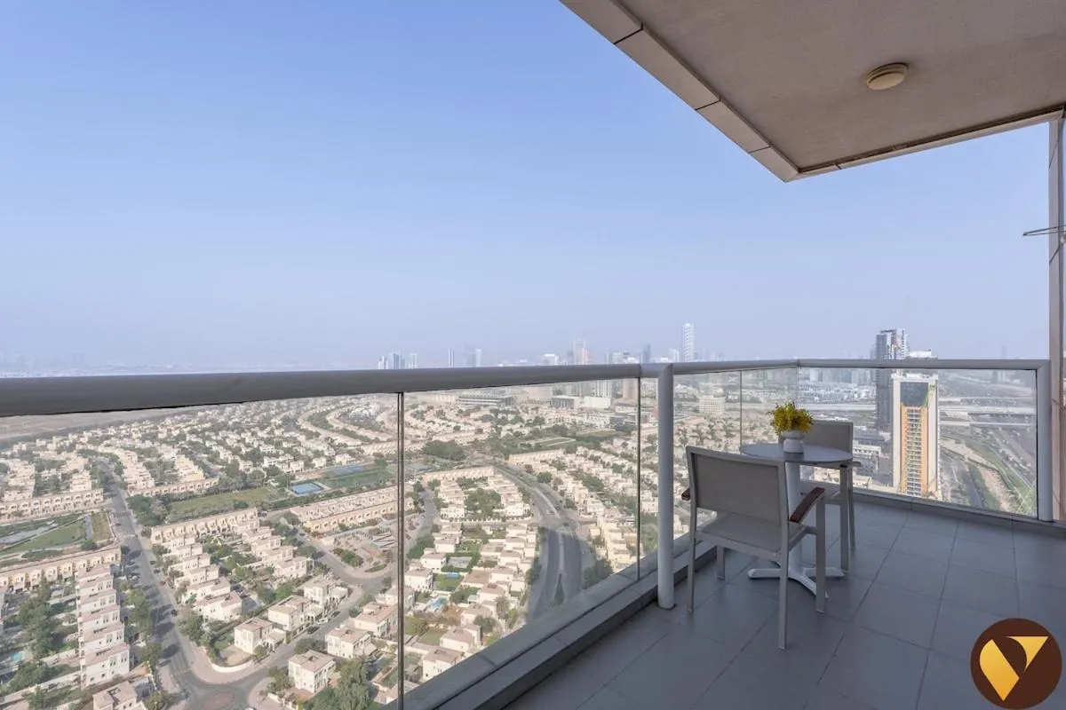 Vogue JVT Novotel near Springs Souk Mall, One Bedroom apartment with Balcony and Vibrant Community View, Access to all Amenities — صورة 3
