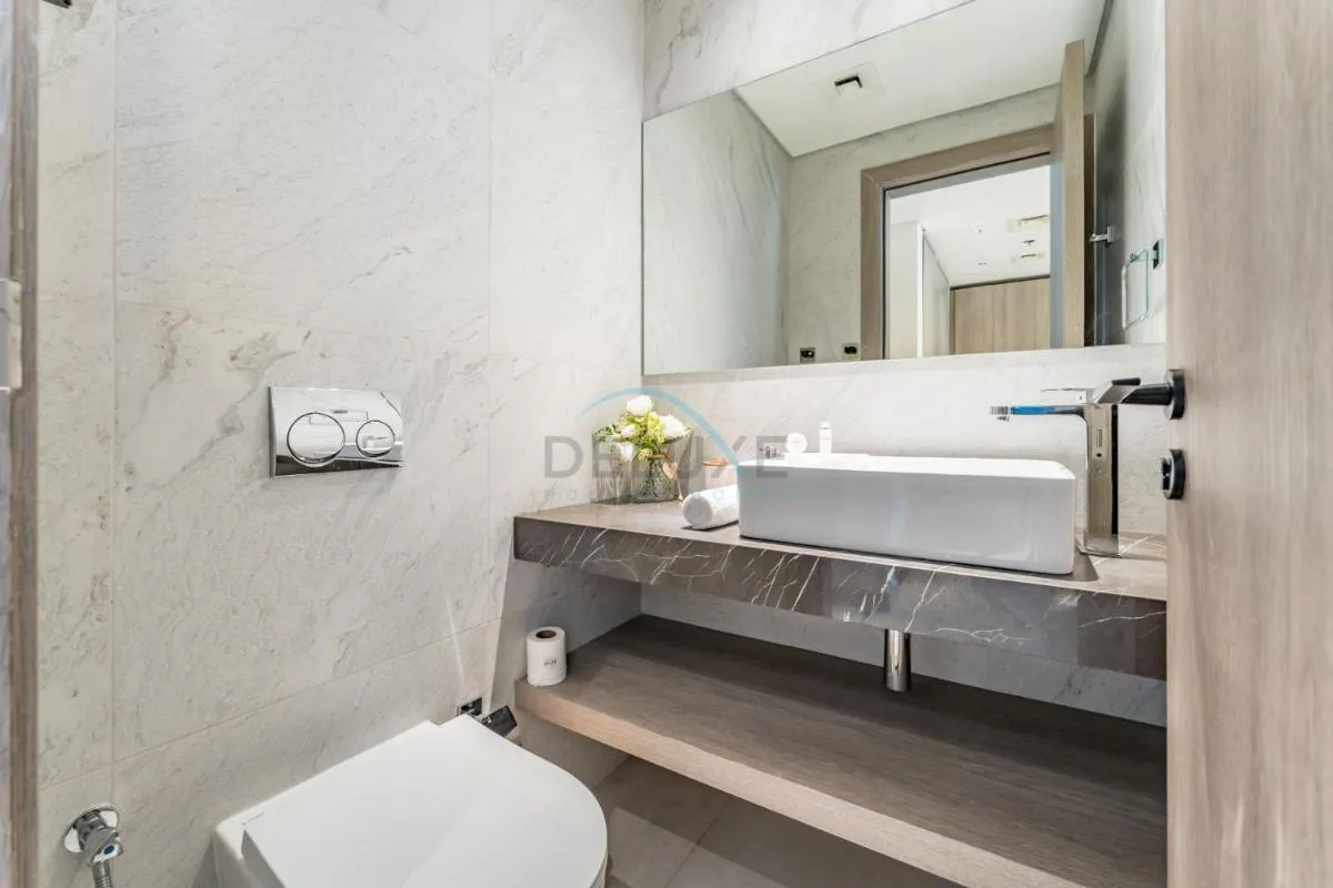 ⁨Community View 1BR, Just 15minutes to Miracle Garden - Oxford Boulevard, Jumeirah Village Circle by Deluxe Holiday Homes⁩ — صورة 6