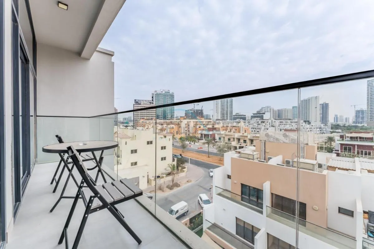Community View 1BR, Just 15minutes to Miracle Garden - Oxford Boulevard, Jumeirah Village Circle by Deluxe Holiday Homes — صورة 3