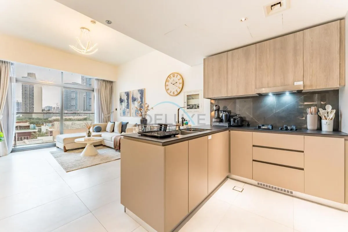 ⁨Community View 1BR, Just 15minutes to Miracle Garden - Oxford Boulevard, Jumeirah Village Circle by Deluxe Holiday Homes⁩ — صورة 5