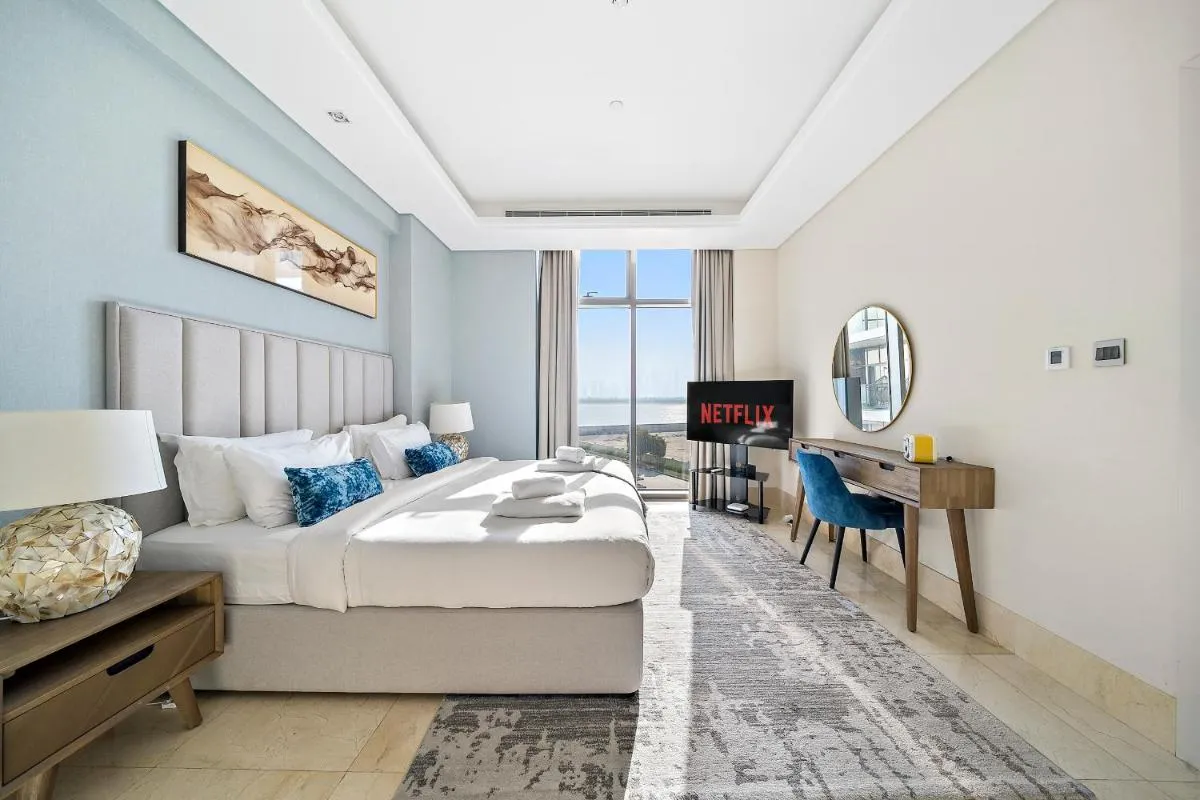Upscale 1BR with Beach Access on Palm Jumeirah
