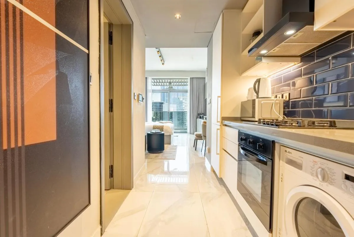 ⁨MAG318, Modern Studio Apartment with Great Amenities and Canal View, 5min Walk to Dubai Mall⁩ — صورة 41
