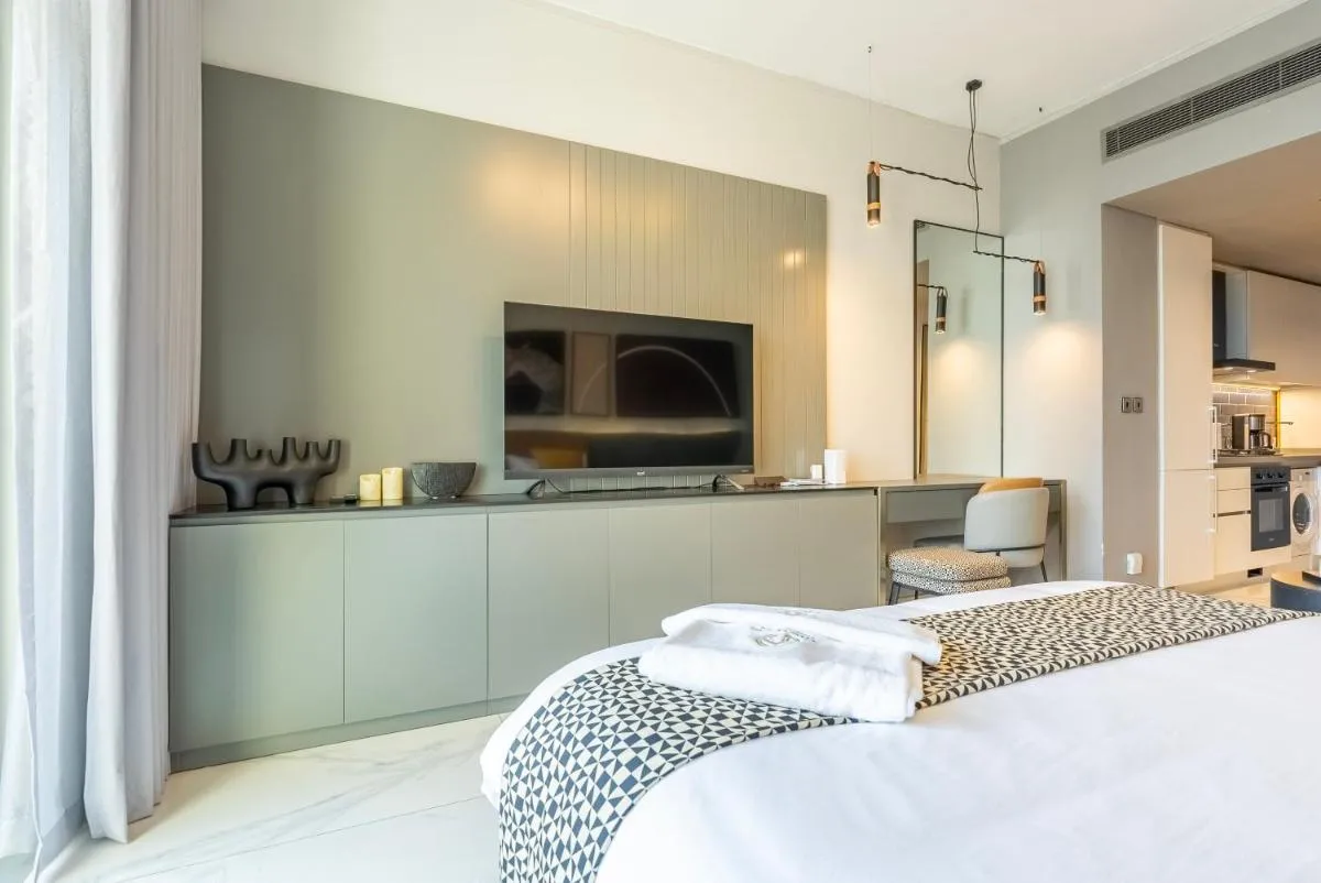 ⁨MAG318, Modern Studio Apartment with Great Amenities and Canal View, 5min Walk to Dubai Mall⁩ — صورة 45