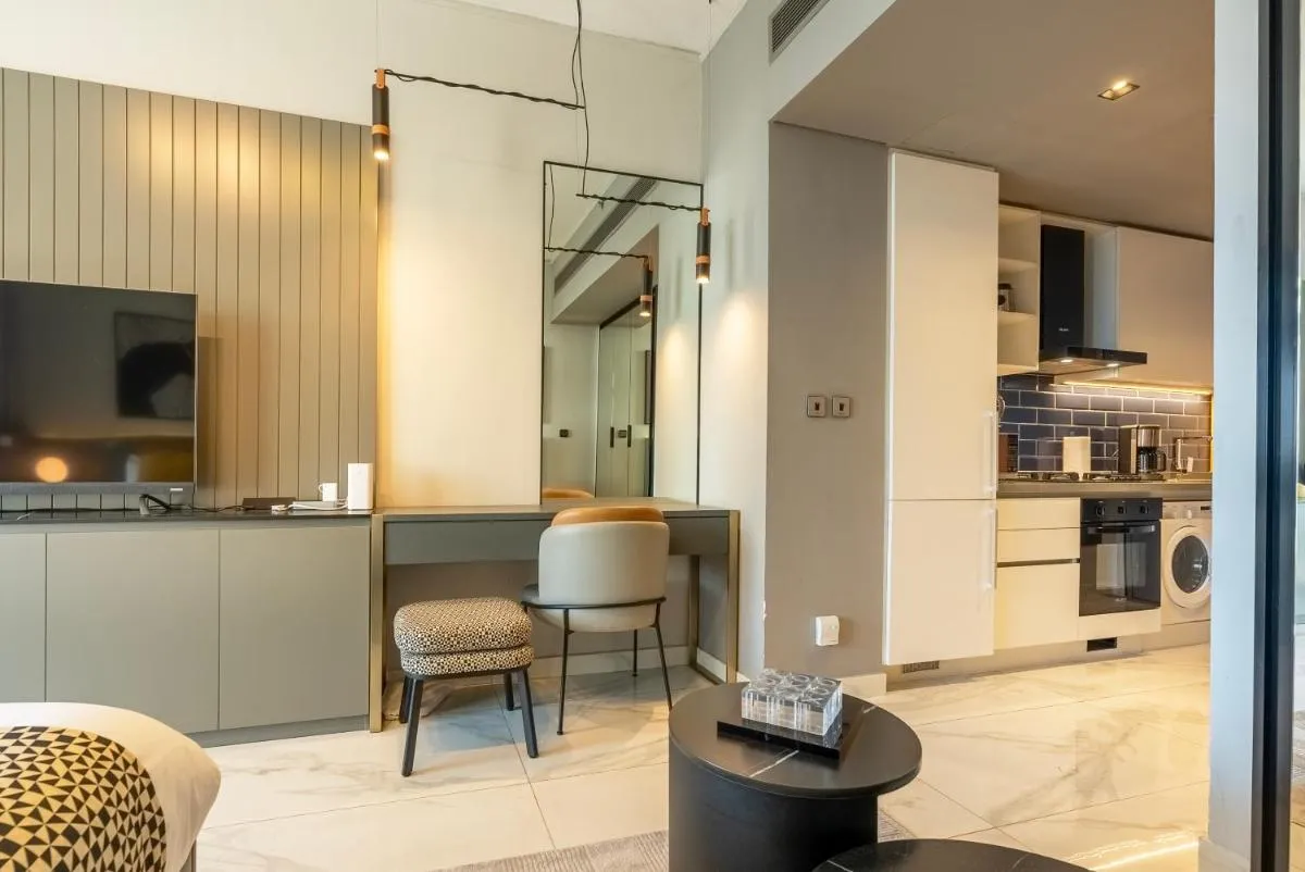 ⁨MAG318, Modern Studio Apartment with Great Amenities and Canal View, 5min Walk to Dubai Mall⁩ — صورة 8