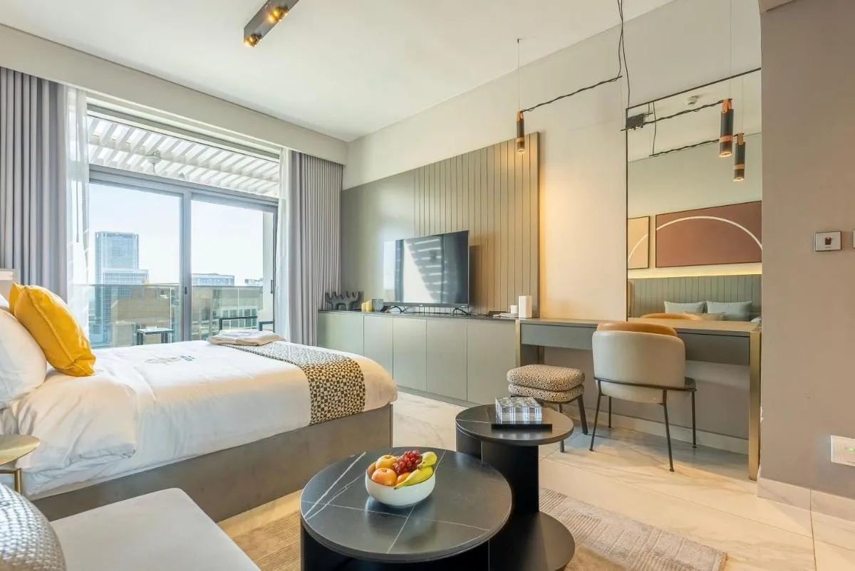 ⁨MAG318, Modern Studio Apartment with Great Amenities and Canal View, 5min Walk to Dubai Mall⁩ — صورة 7
