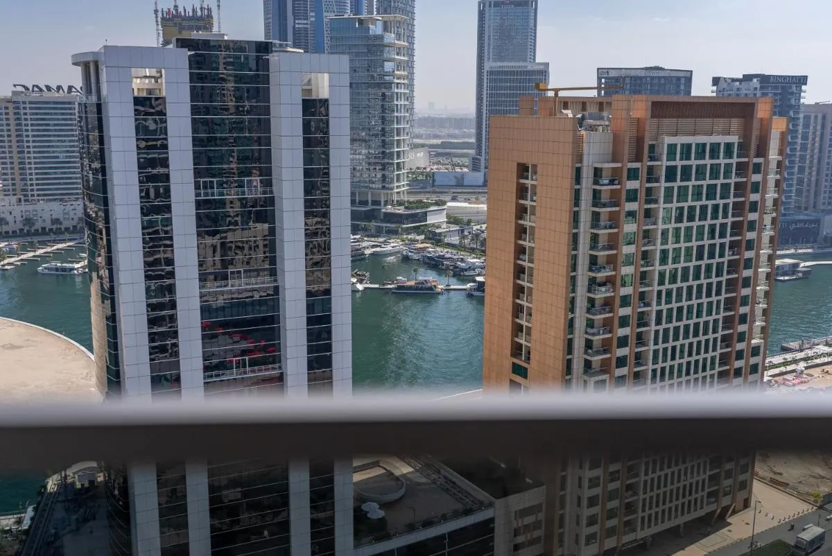 ⁨MAG318, Modern Studio Apartment with Great Amenities and Canal View, 5min Walk to Dubai Mall⁩ — صورة 6
