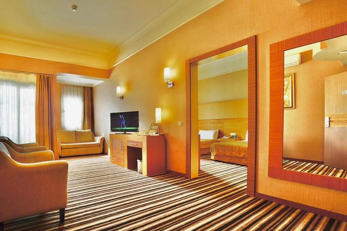 ⁨STANBUL Taksim Palece OTEL⁩ — صورة 6