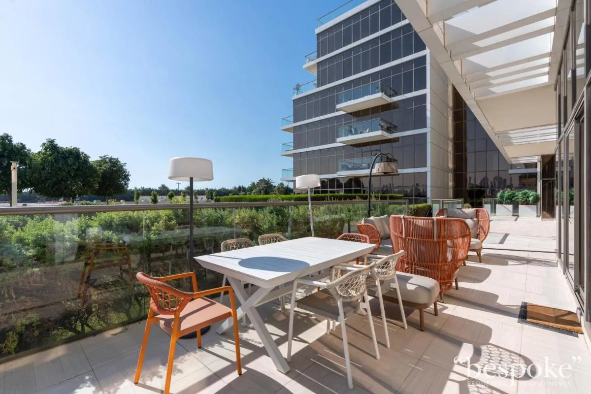 Bespoke Holiday Homes - Elegant 2BR with Terrace in The 8 Palm Jumeirah — صورة 4