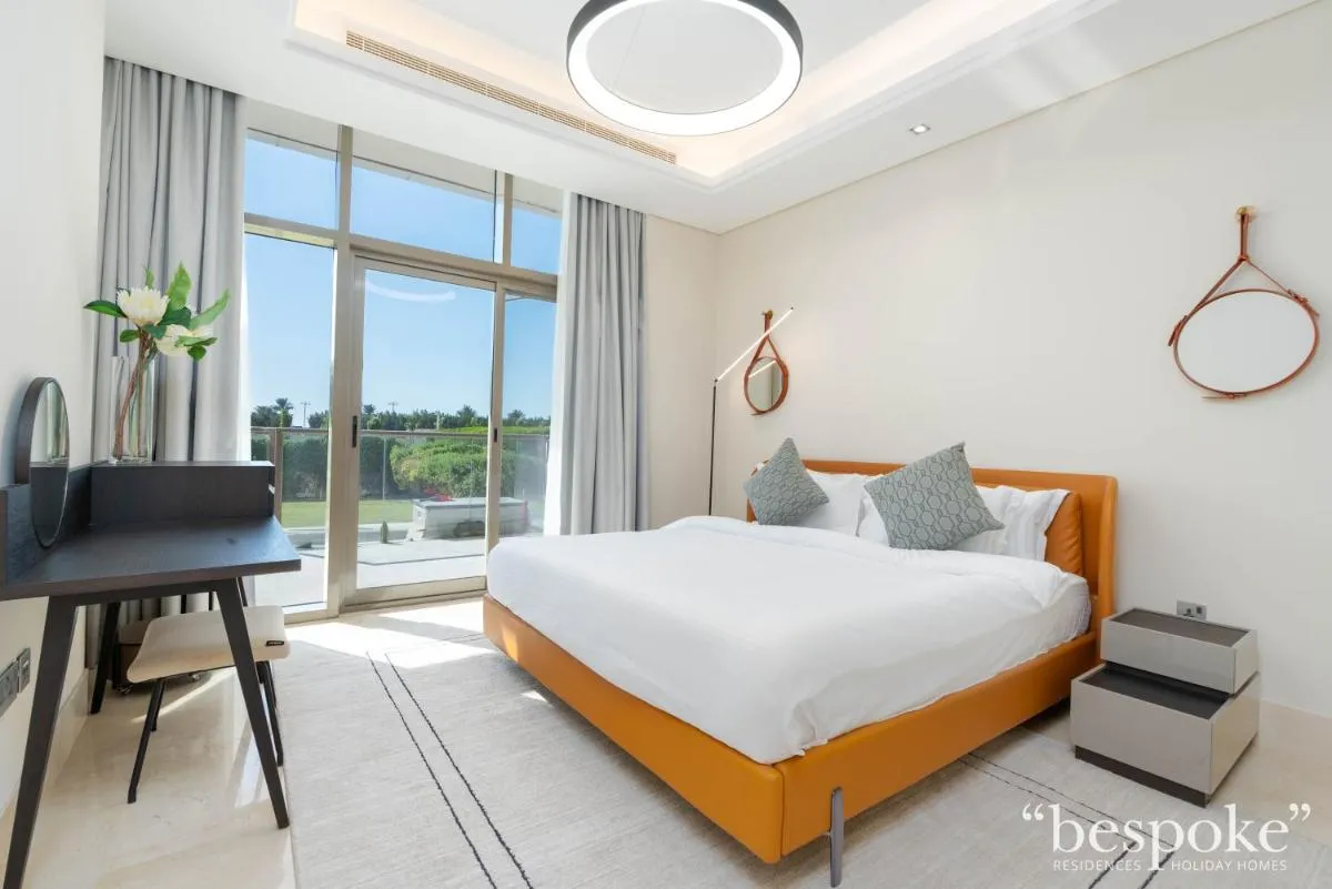 Bespoke Holiday Homes - Elegant 2BR with Terrace in The 8 Palm Jumeirah — صورة 2