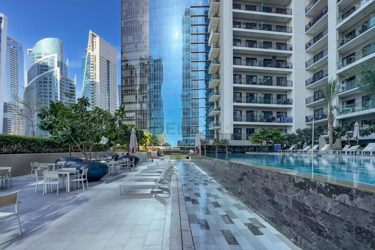 ⁨Dubai Canal and City Views 1BR, Minutes Drive to Burj Khalifa, DAMAC Zada Tower, Business Bay by Deluxe Holiday Homes⁩ — صورة 21