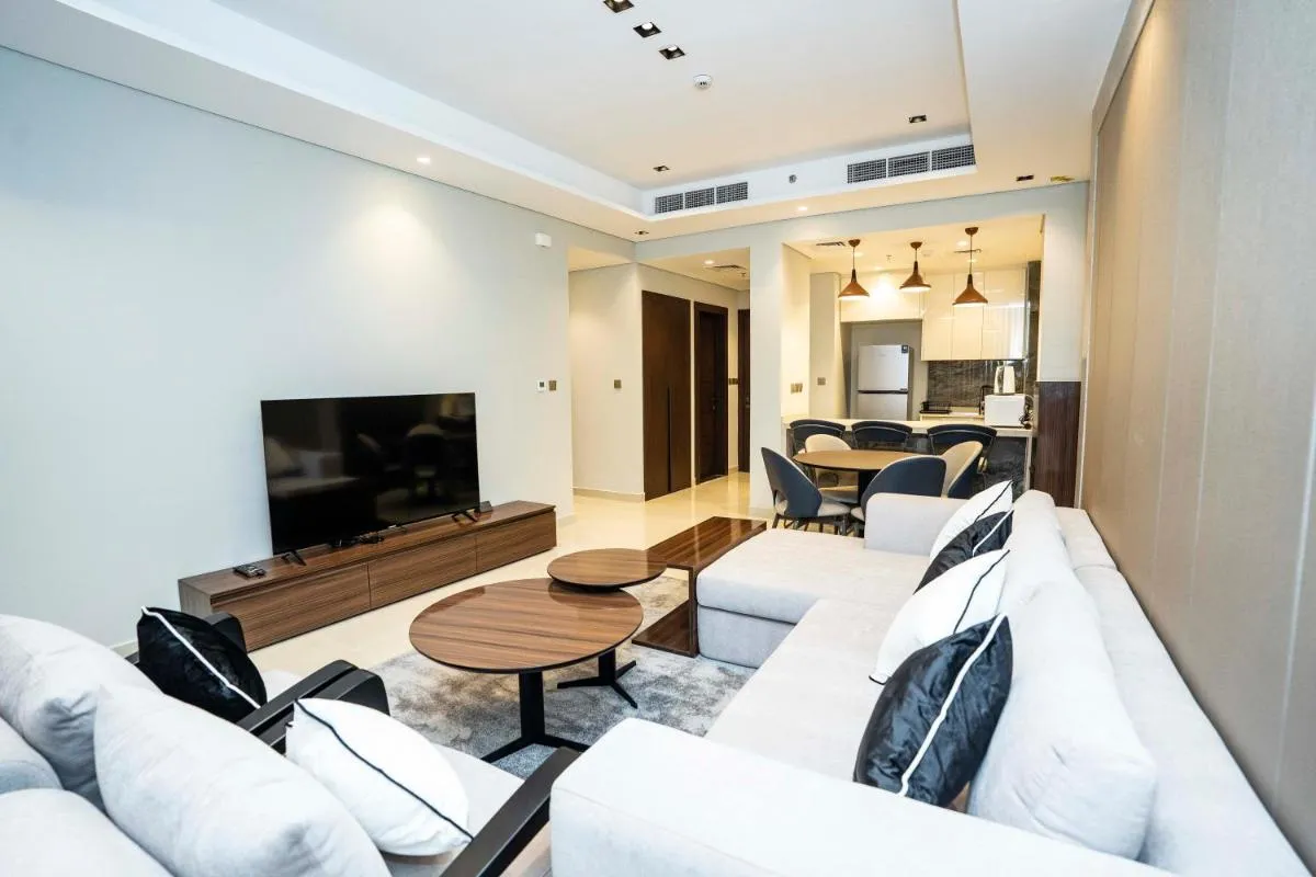 High-Rise Comfort 2BR in Nobles Tower in Dubai — صورة 2
