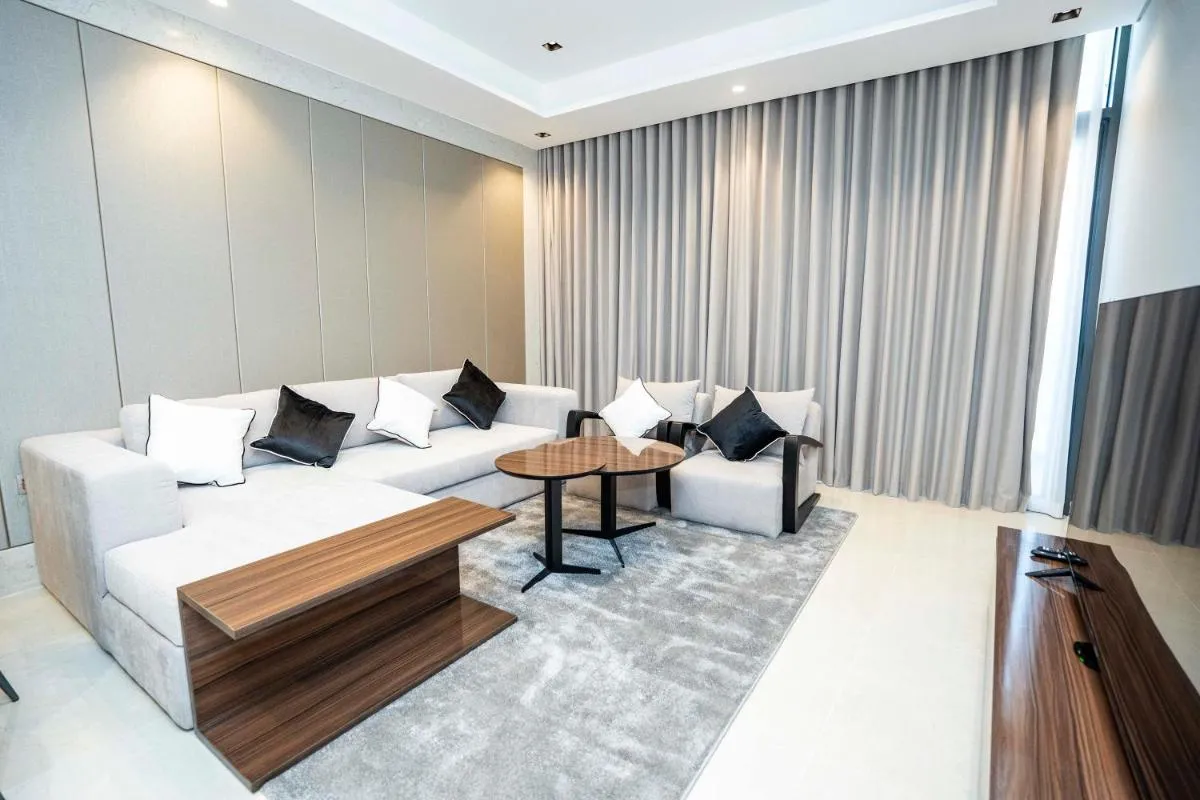 ⁨High-Rise Comfort 2BR in Nobles Tower in Dubai⁩ — صورة 7
