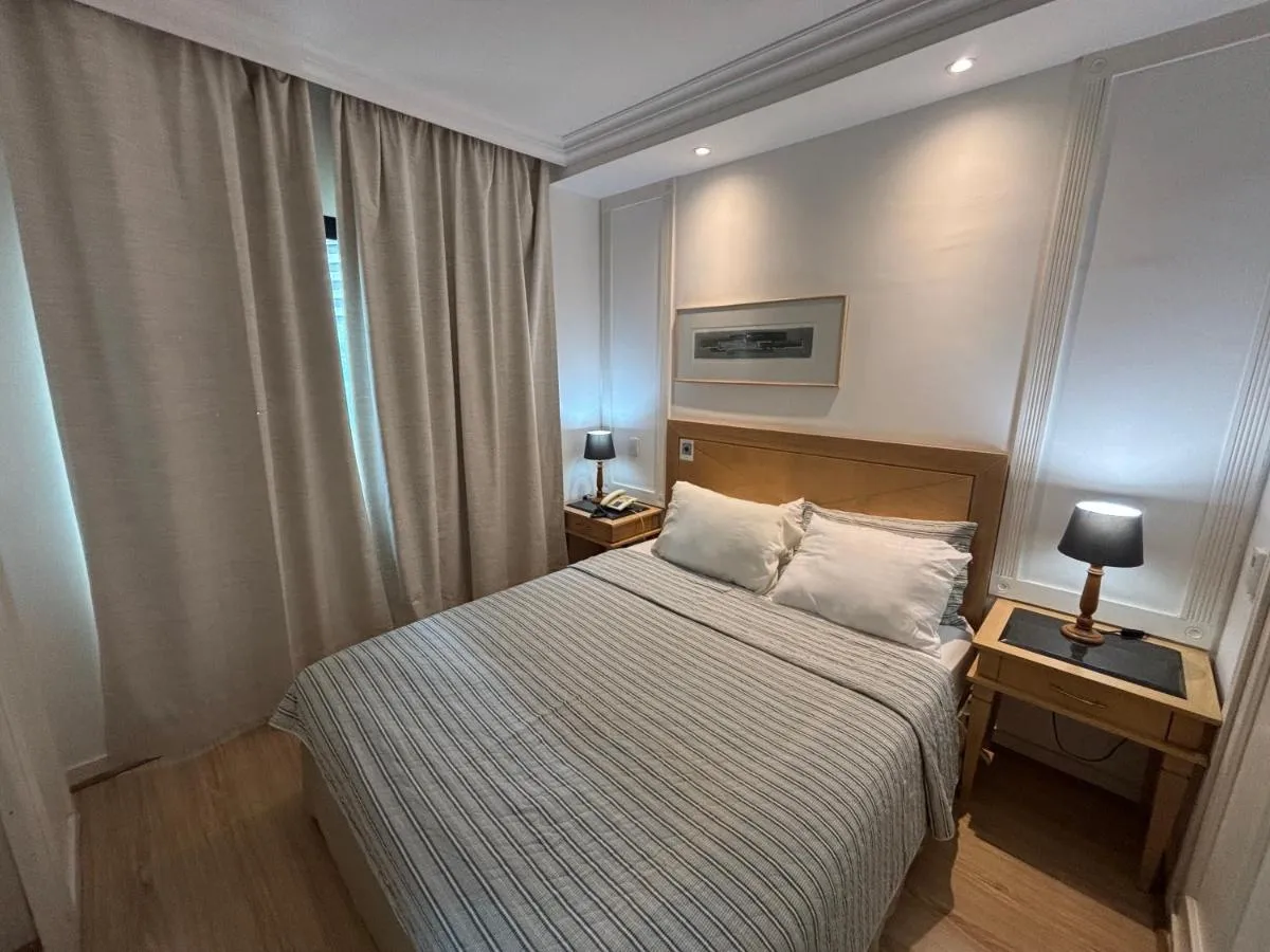 جاردينس ونيفر بامبلونا كوم غاراغ كوز 1201 - ساو باولو، البرازيل