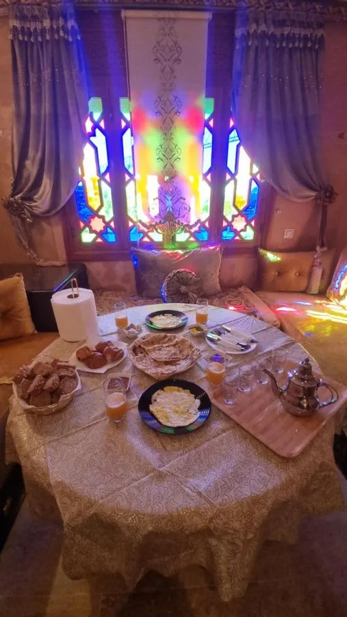 اببارتمنت لايلا غوليز فيكتور هوغو