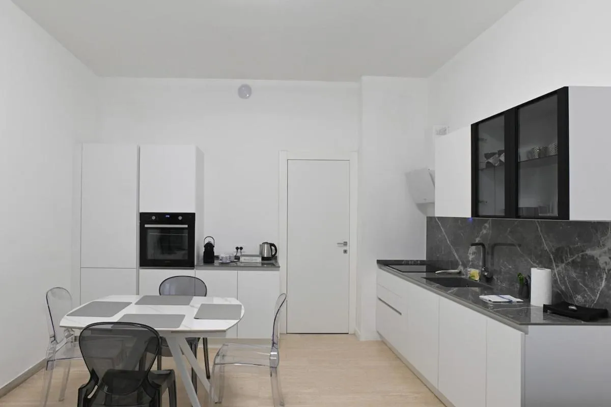 لارتشي ميلان يببودرومو ستاي - ميلانو، إيطاليا