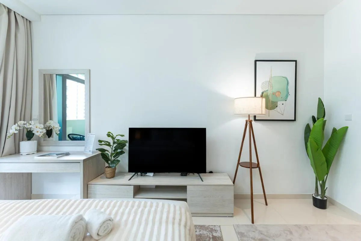 ⁨PVH - Seven Palm - Modern Studio with Beach Access near Palm Jumeirah Mall⁩ — صورة 3