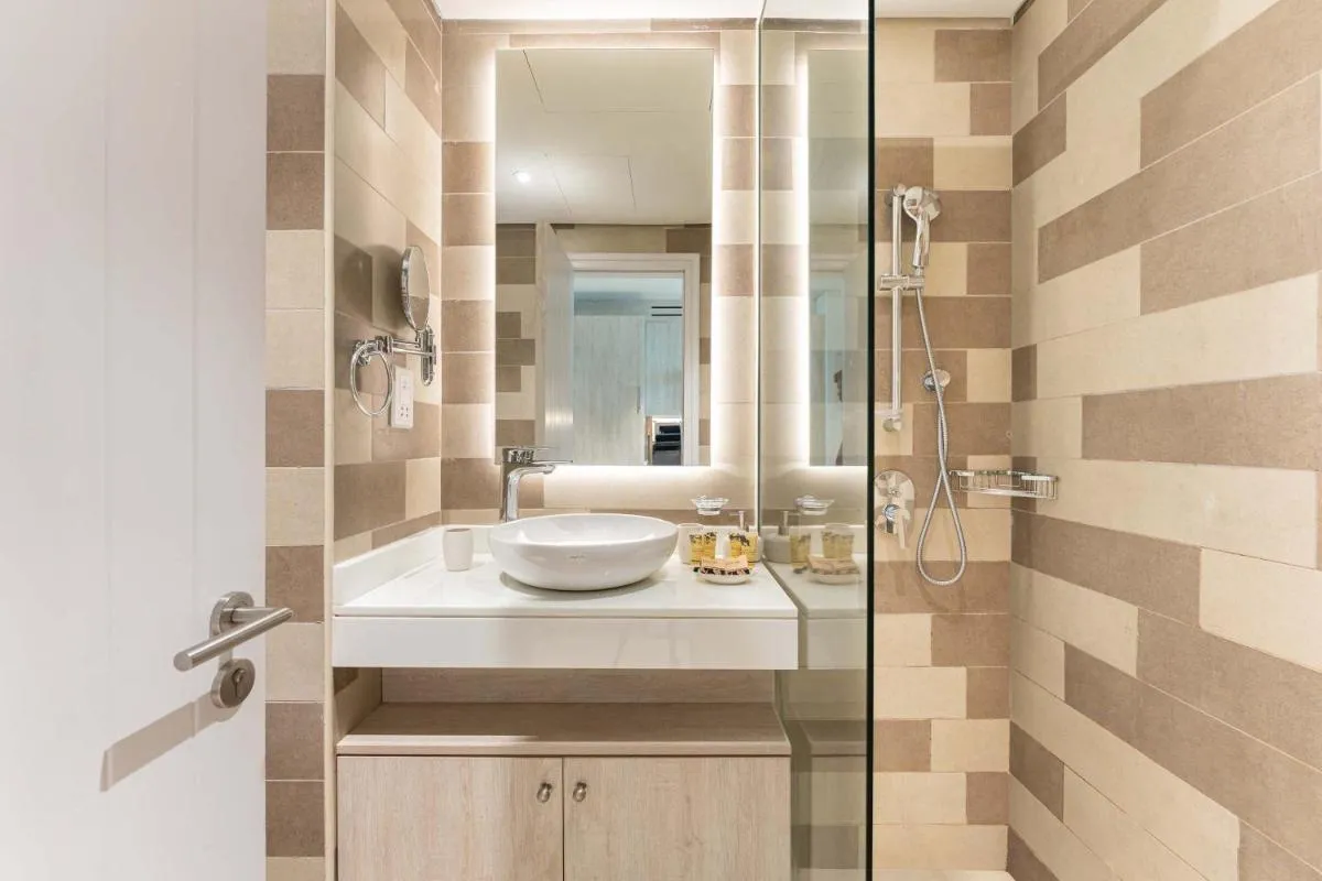⁨PVH - Seven Palm - Modern Studio with Beach Access near Palm Jumeirah Mall⁩ — صورة 19