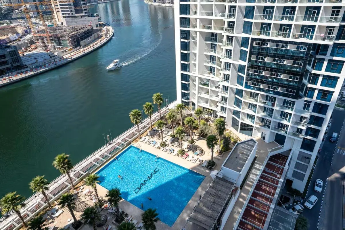 Vogue Business Bay Damac Maison Prive near Burj Khalifa and Dubai Mall, Studio Apartment with Balcony, Canal and City View, Access to all Amenities