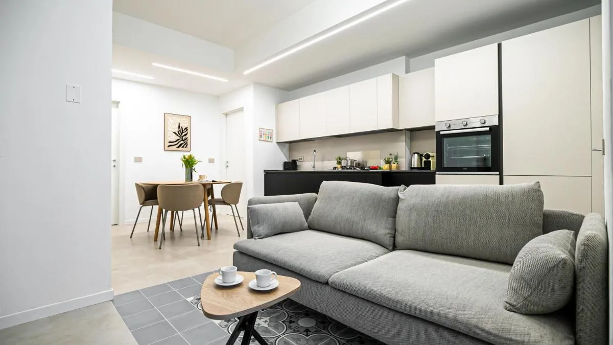 يتاليانواي كومفورت كرتوسا 19 - ميلانو، إيطاليا