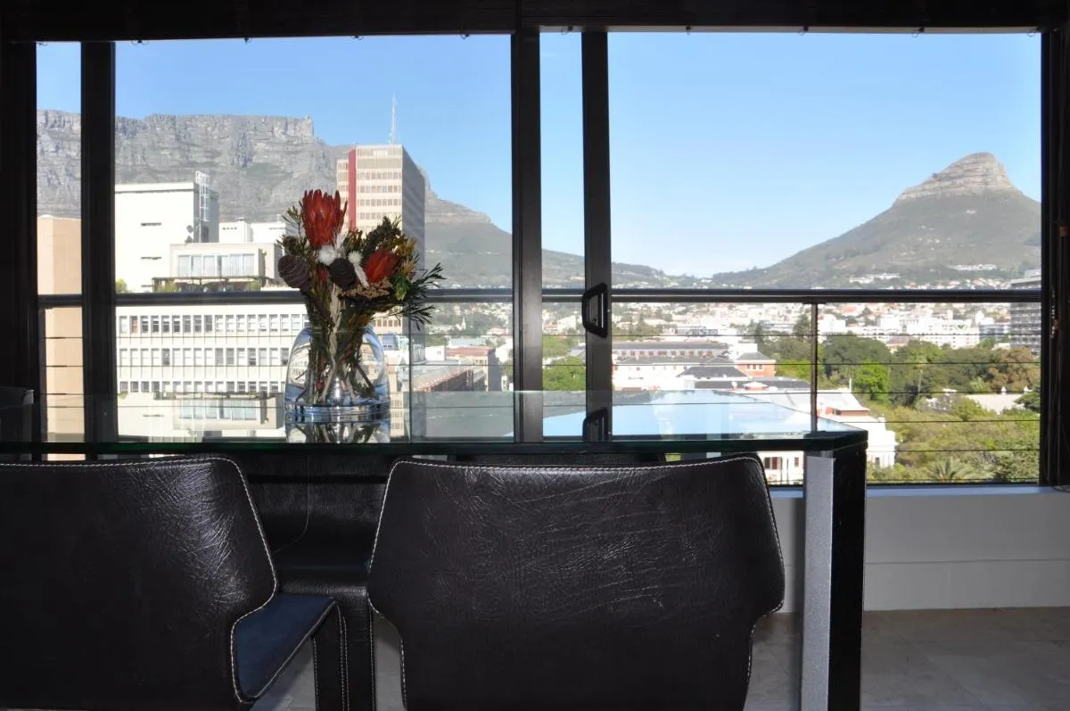 ستيليش منزل ين هيرت وف كاب توونس هيستوريك — صورة 2