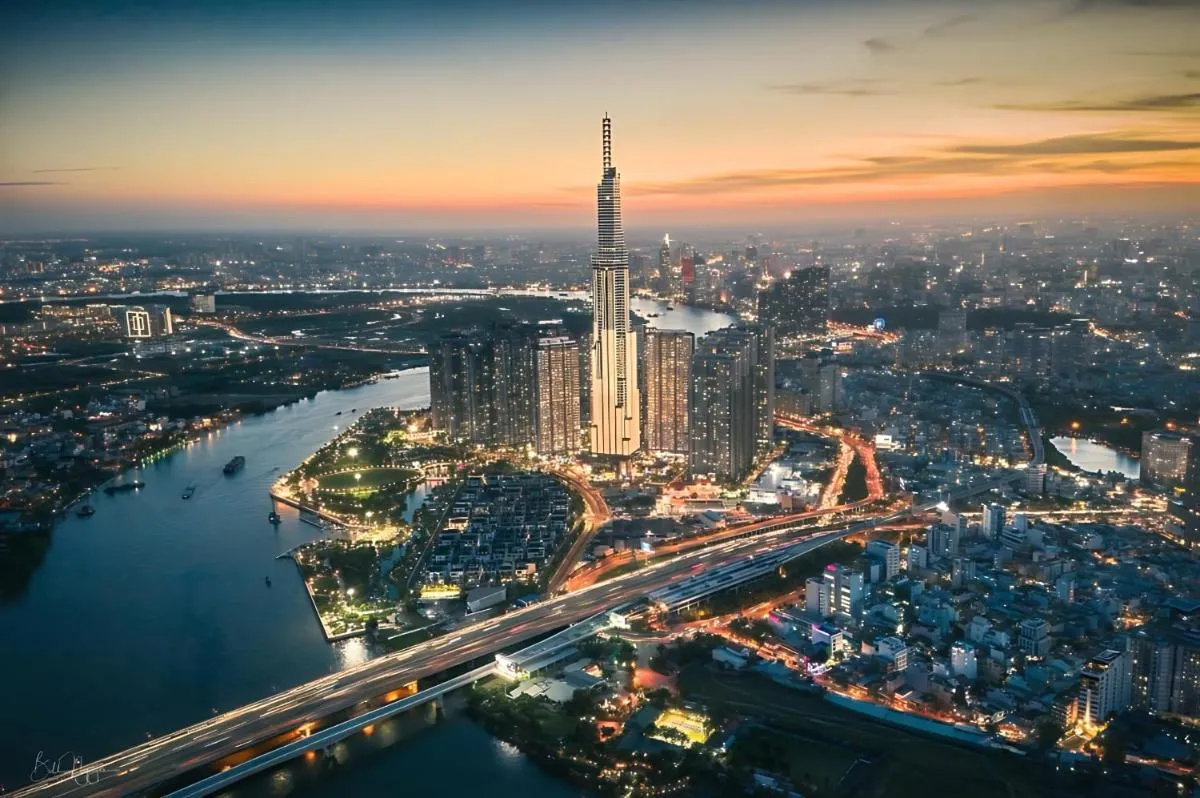 رغال ين لاندمارك سايغون — صورة 4