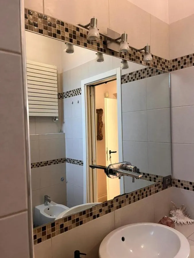 ⁨سويت تشاندلير ميلان⁩ — صورة 26