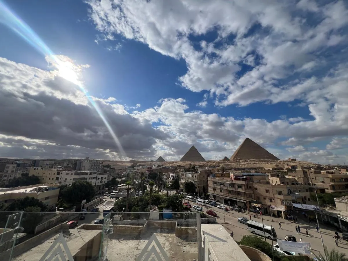 تريو بيراميدز إن