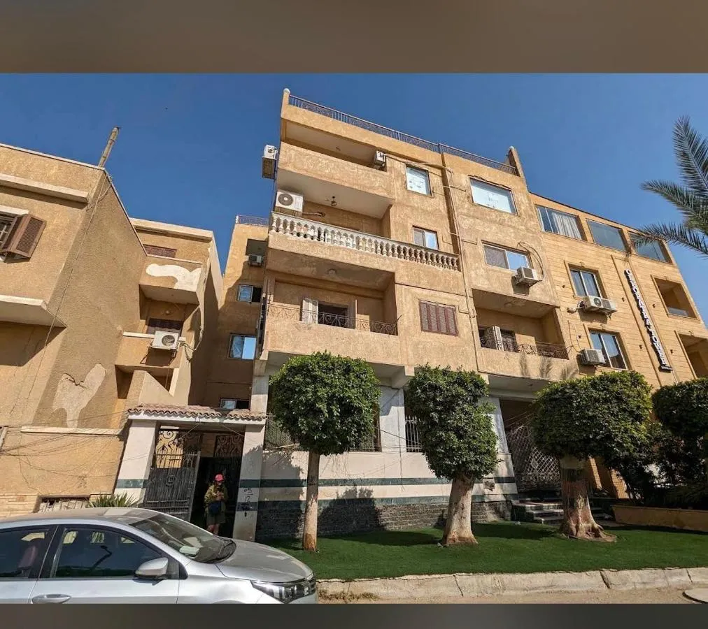 ستار بيراميدز
